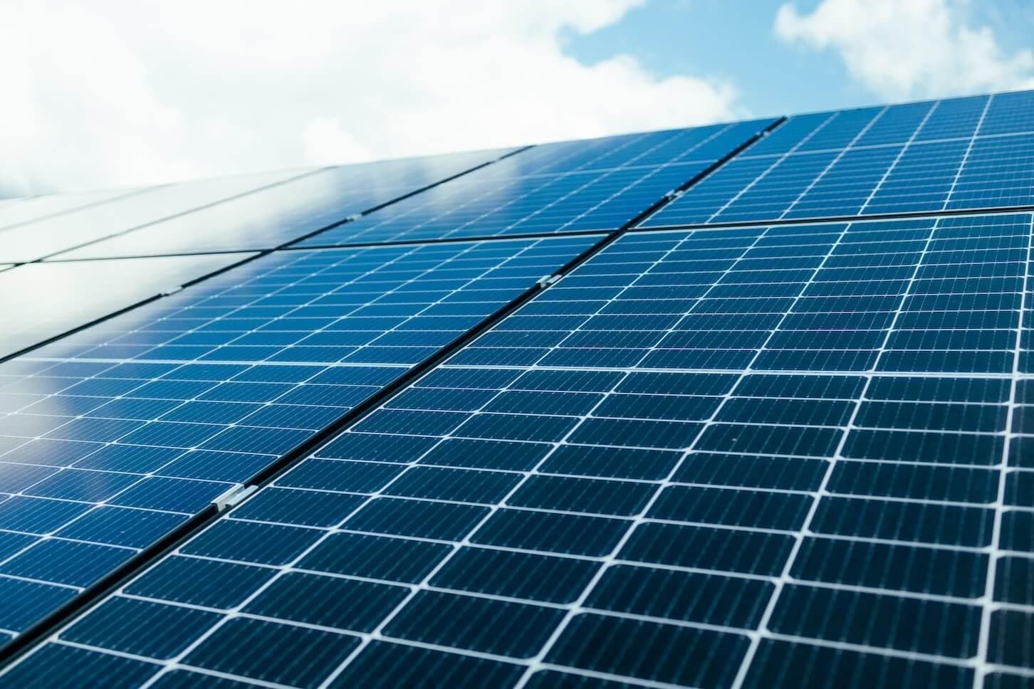 Güneş Panelleri ve Yenilenebilir Enerji Kredileri